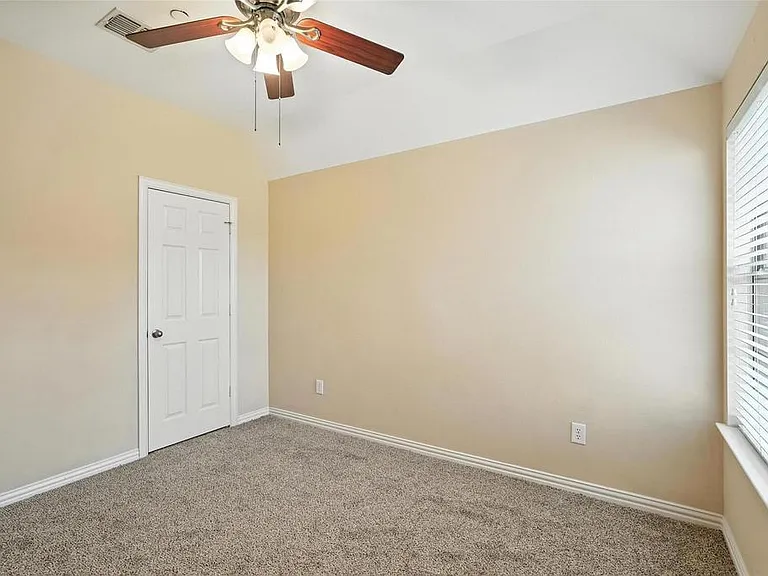 2101 Broadstone Dr — Photo 23