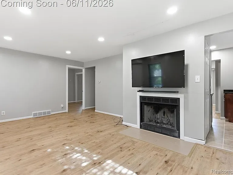 404 La Plaza Ct — Photo 5