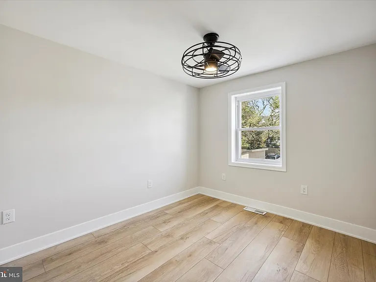 704 S Adams St — Photo 14