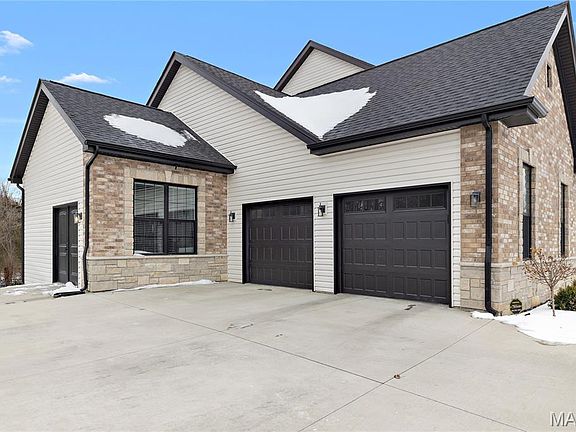 3rd image of 102 Enclave Terrace Ct