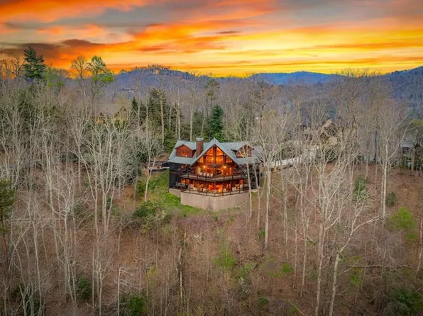 602 Overlook Rd, Blue Ridge, GA 30513