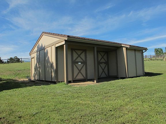 2 horse barn W/ storage