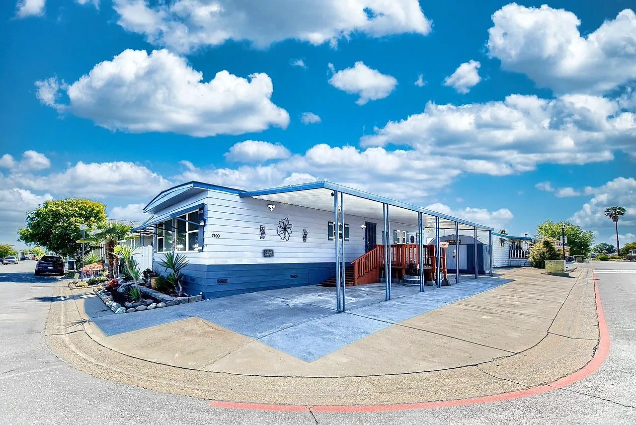 7400 Carondelet Ln photo 1