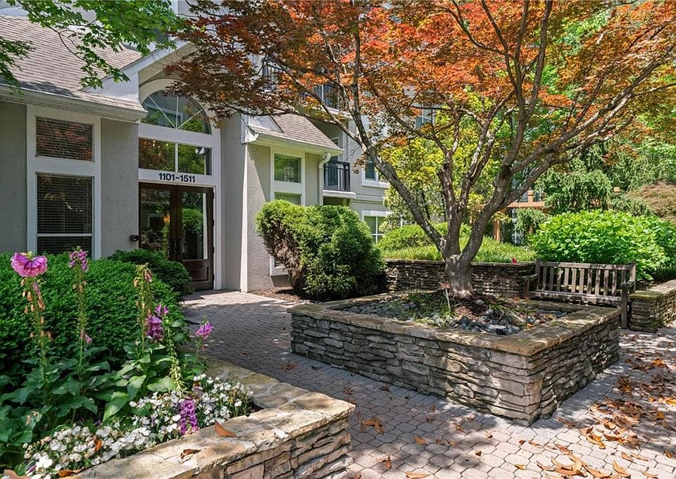 1st image of 1102 River Green Dr NW