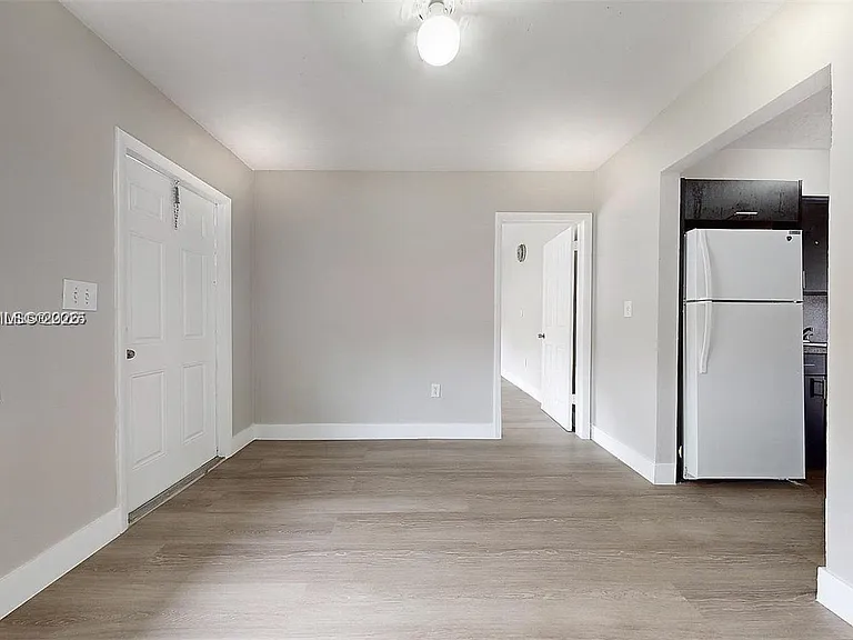 891 SW 5th St #2 — Photo 5