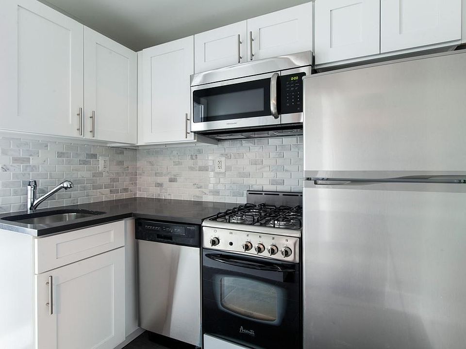 2nd image of 216 Malcolm X Blvd APT 2R