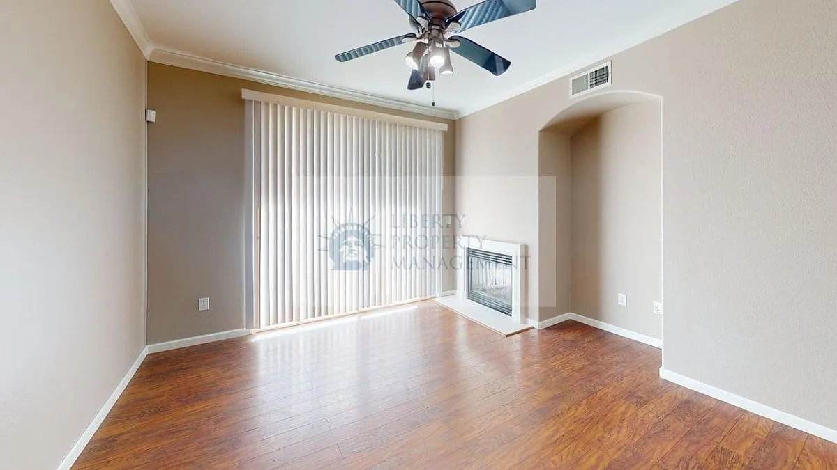 2 bed, 1136 sqft, $1,850 — Photo 3