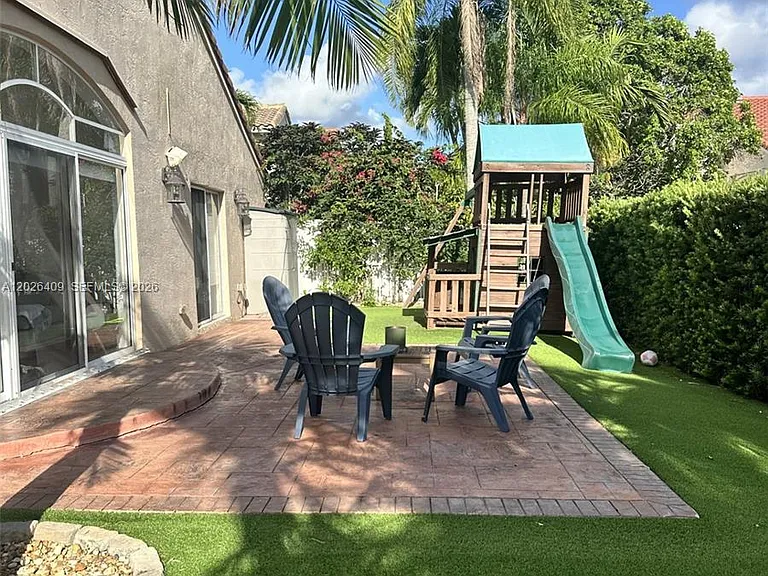 19213 SW 4th St — Photo 4
