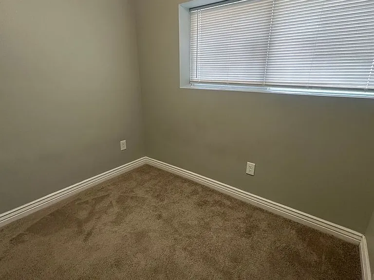 1416 W Harris Ave — Photo 20