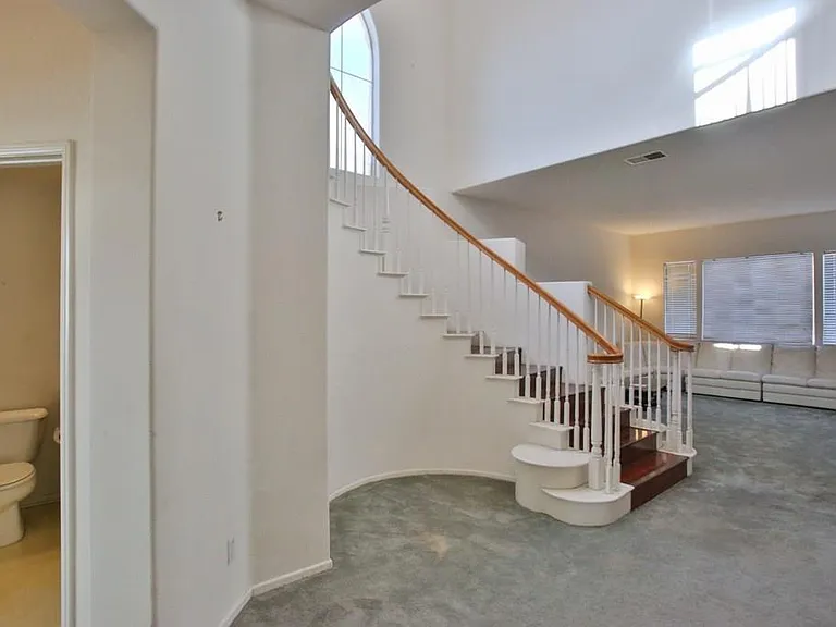 2845 Sawgrass Dr — Photo 3