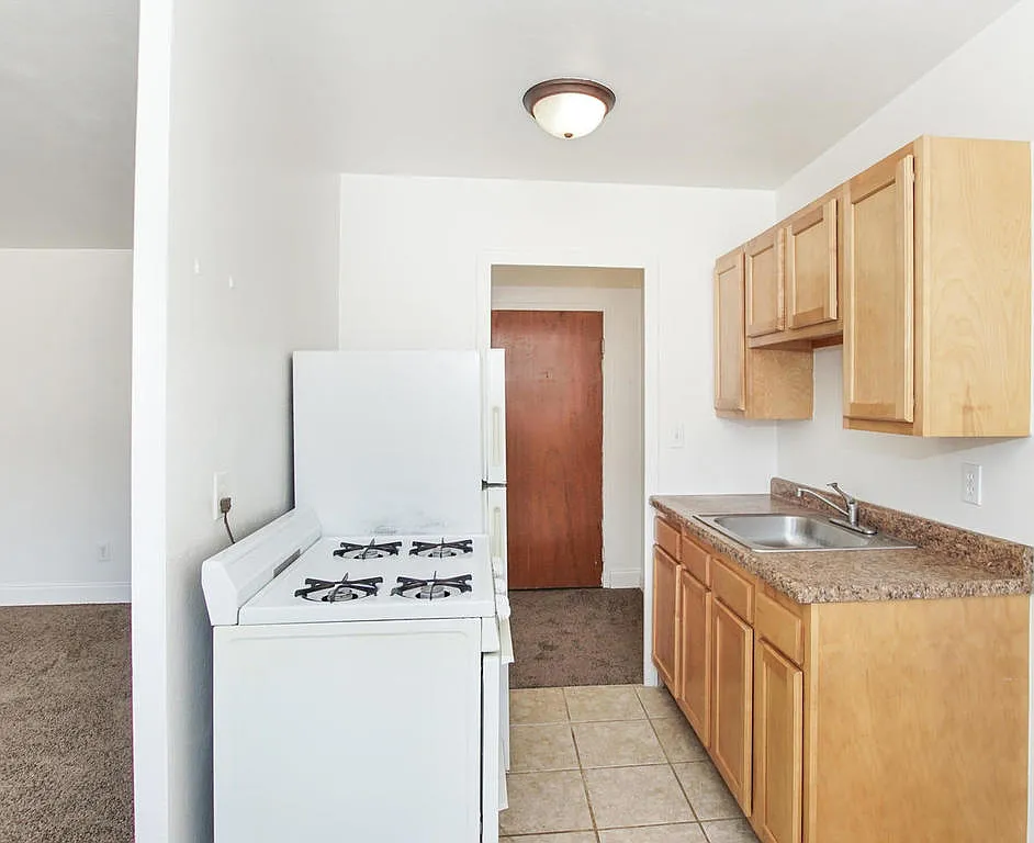 University Court LLC — Photo 1