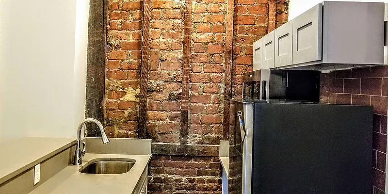 Rented by 585 Evergreen Avenue, LLC | media 9