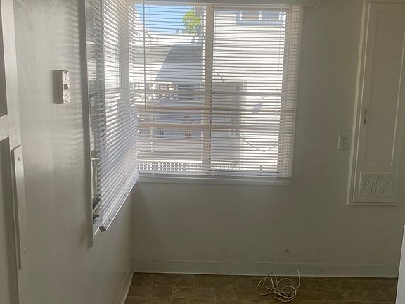 3rd image of 1112 Fremont Ave APT C
