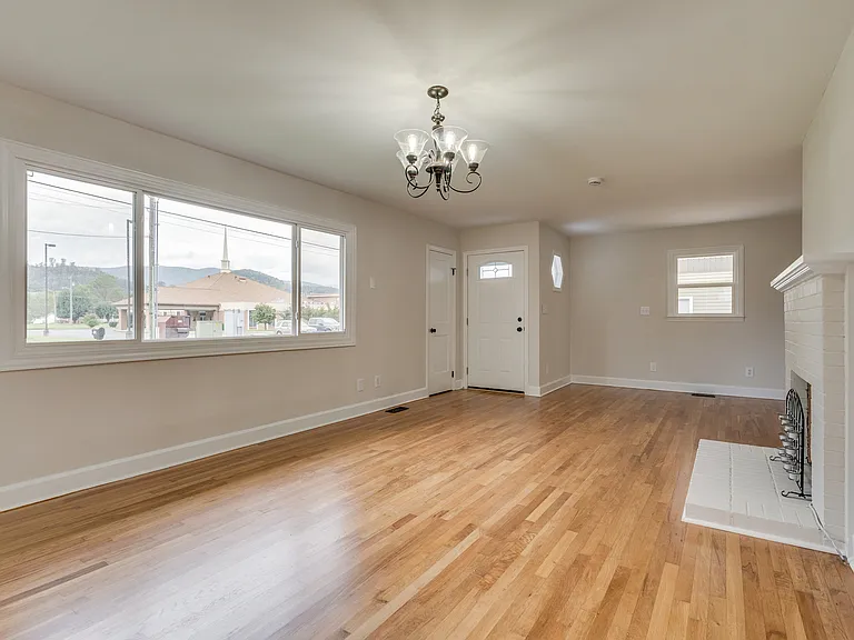1210 Thomas Blvd — Photo 6