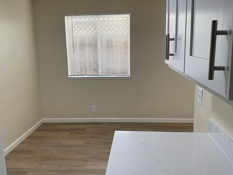 1st image of 5585 Clovercrest Dr APT 1