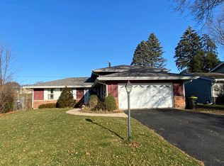 36 Sunset Dr, Cary, IL 60013