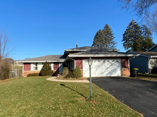 36 Sunset Dr, Cary, IL 60013