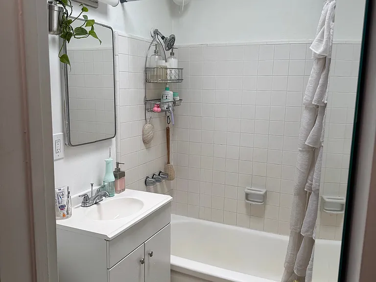 4747 S Centinela Ave — Photo 16