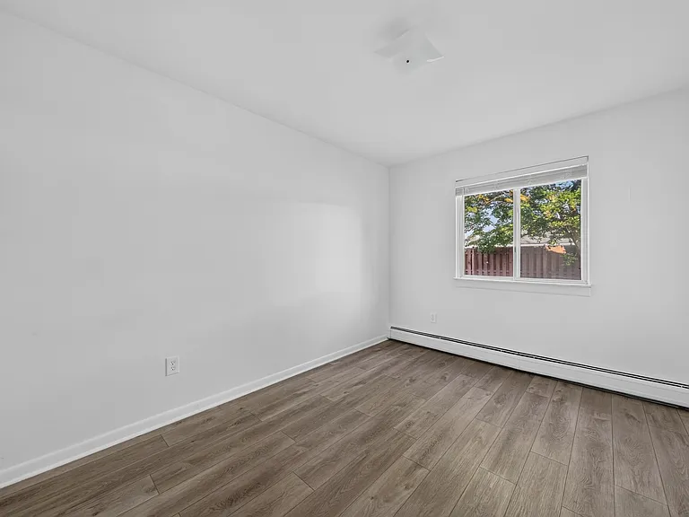 151 E McHattie St #10 — Photo 10