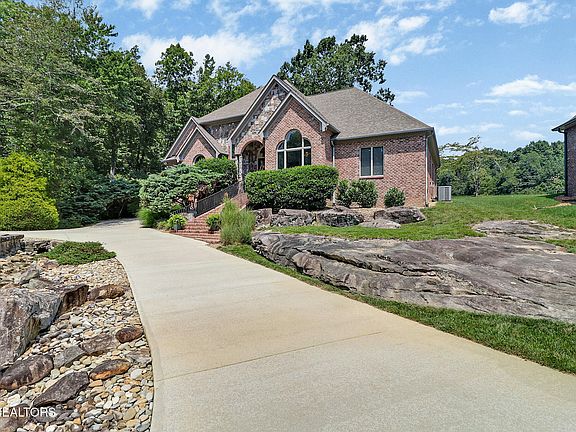 3rd image of 171 Tomlon Rd