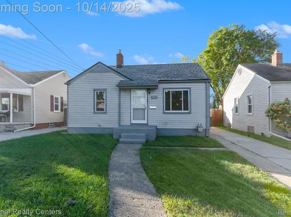 933 Antoine St, Wyandotte, MI 48192