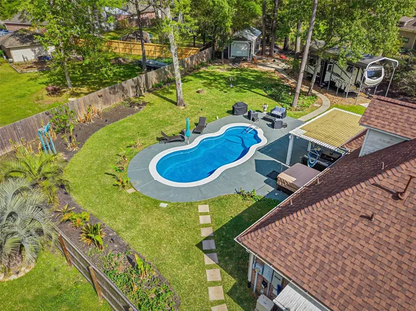 910 Apollo St, New Caney, TX 77357