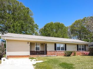 26 Cherokee St, Newnan, GA 30263