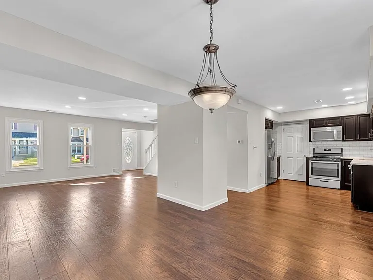 101 Malvern Ct — Photo 3