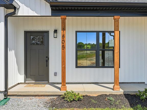 2nd image of 1805 Hickory Cove Ln