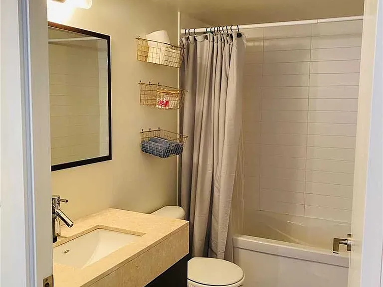 126 Simcoe St #307 — Photo 6