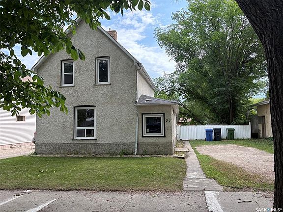 2nd image of 67 Assiniboia AVENUE