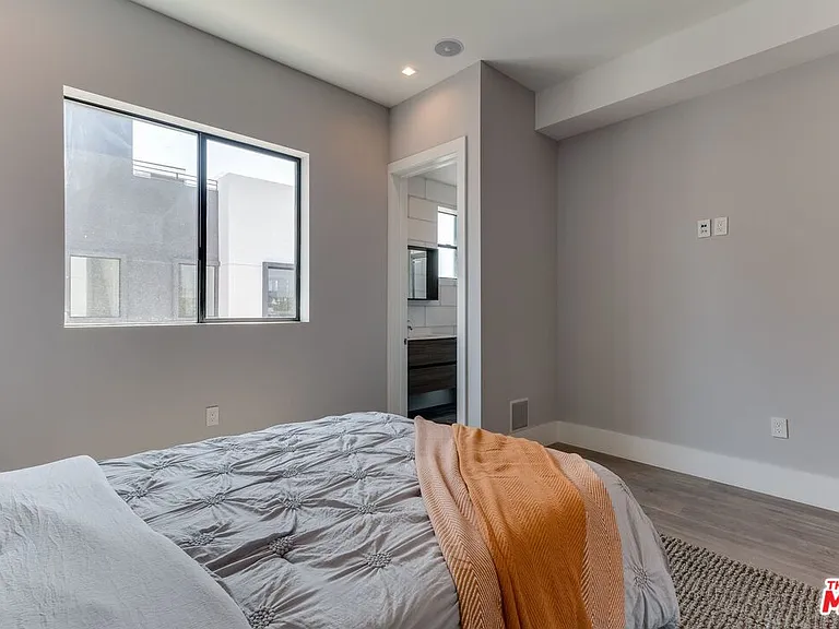 4826 1/2 Pickford St — Photo 25