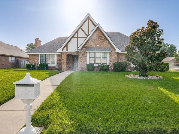 5600 Guadalajara Dr, North Richland Hills, TX 76180