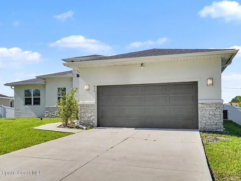 414 Caribbean St SE — Photo 5