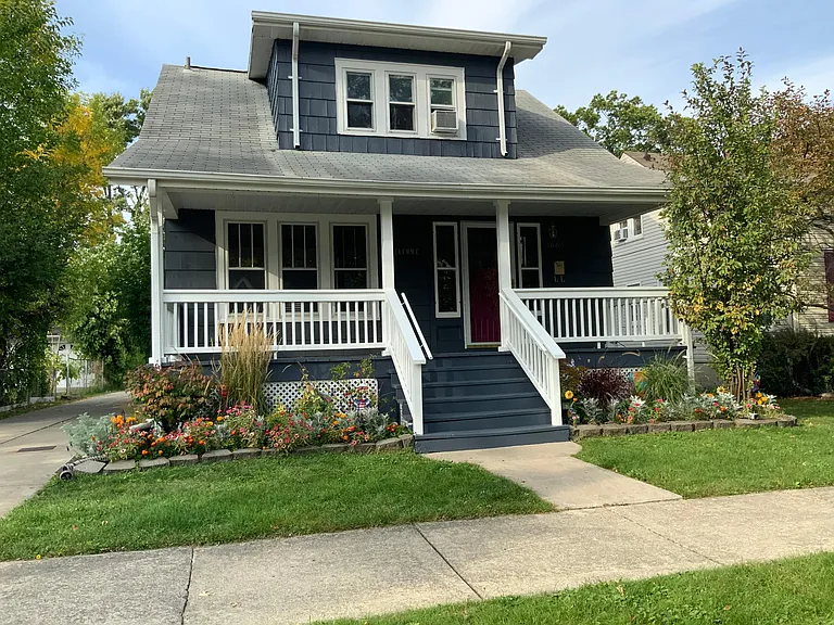1660 Oxford Rd — Photo 1