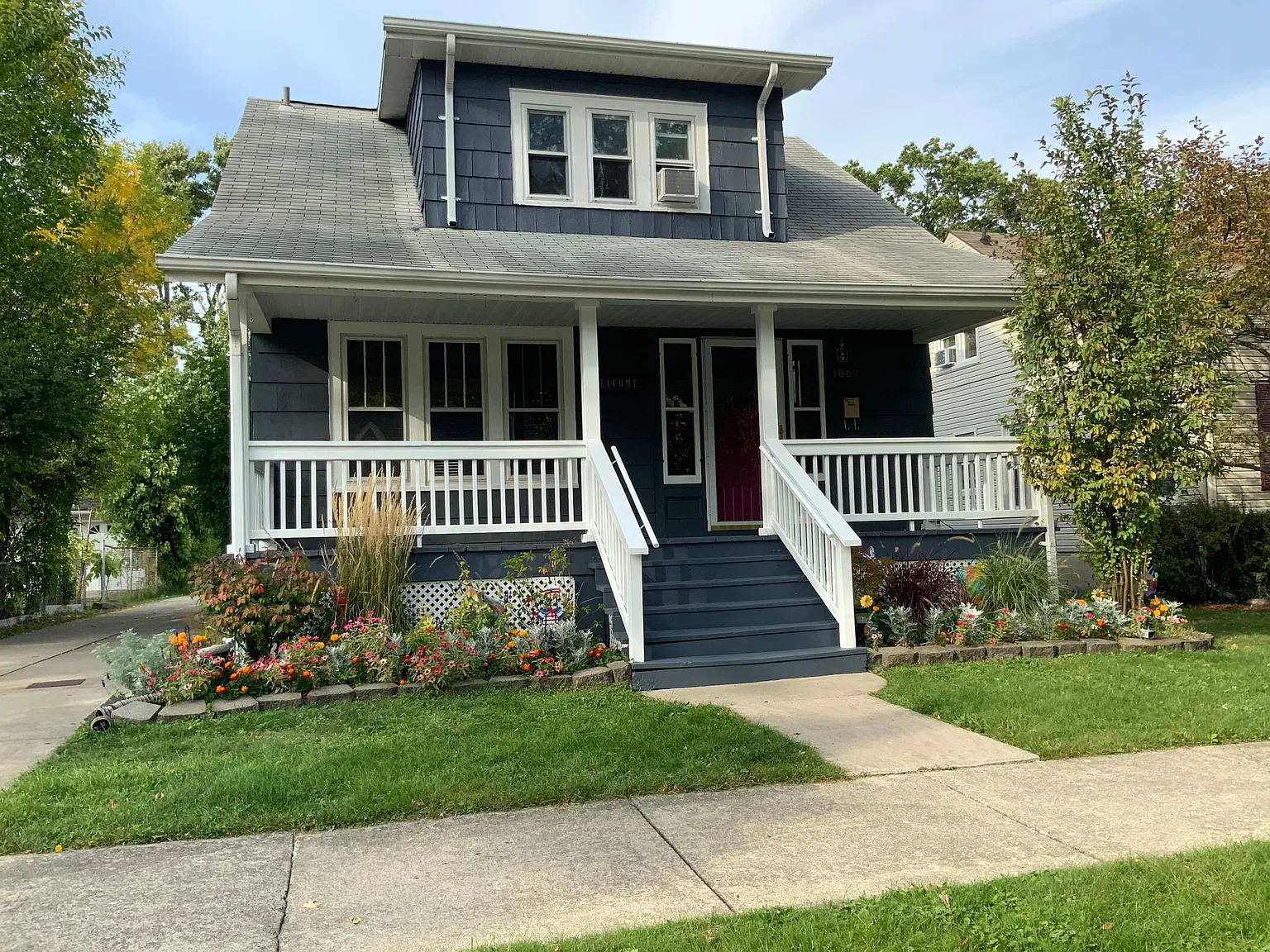 1660 Oxford Rd photo 1