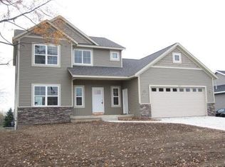 7427 Stillwater Dr SE, Caledonia, MI 49316