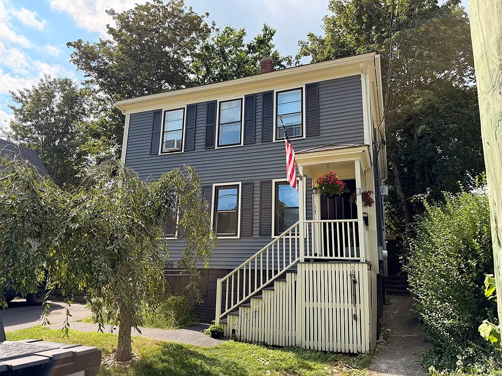 3 bed, 1.0 bath, 1100 sqft, $3,000 — Photo 2