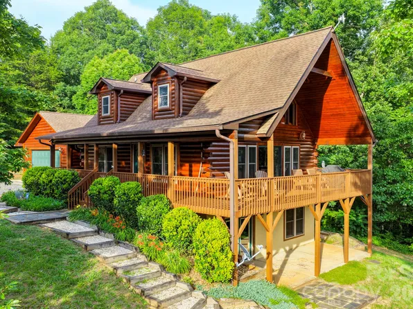 603 Laurel Lakes Pkwy, Lake Lure, NC 28746