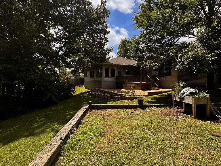 723 Lakeview Dr — Photo 29