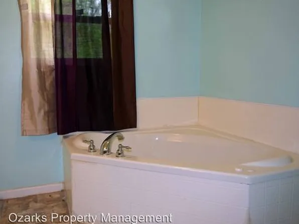 188 S Cave Ave, Rockaway Beach, MO 65740