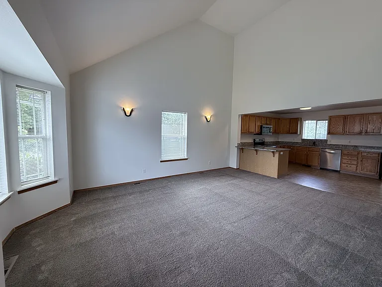 991 Mill St — Photo 2