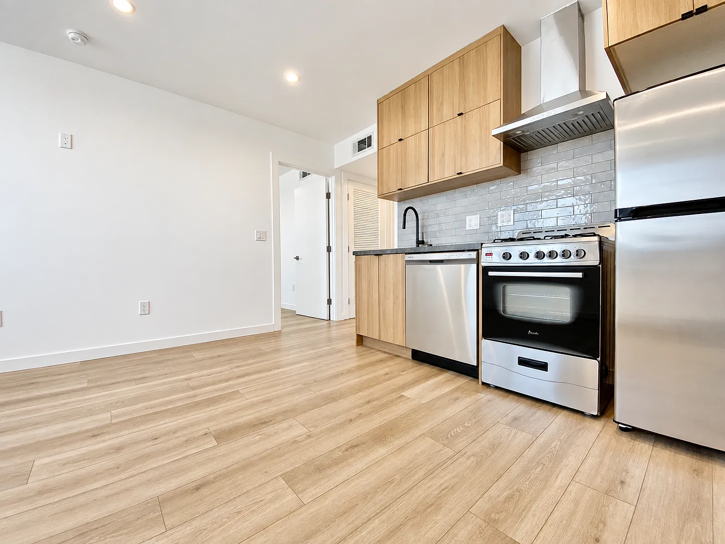 3 bed, $2,770 — Photo 2