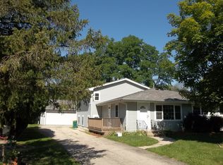 1409 Glen Dr, McHenry, IL 60050