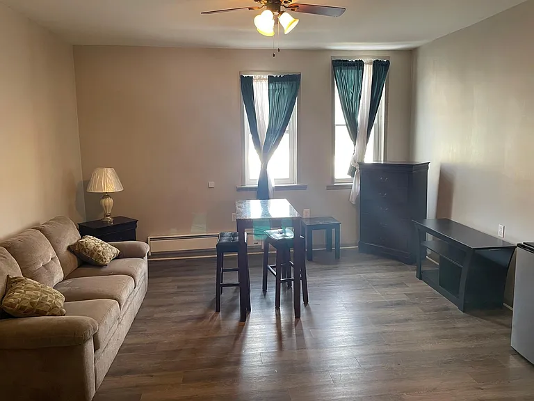 7832 W Vernor Hwy #4 — Photo 1