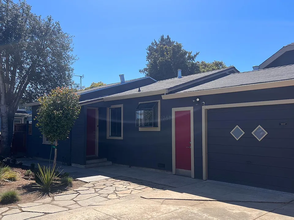 1251 Chanticleer Ave