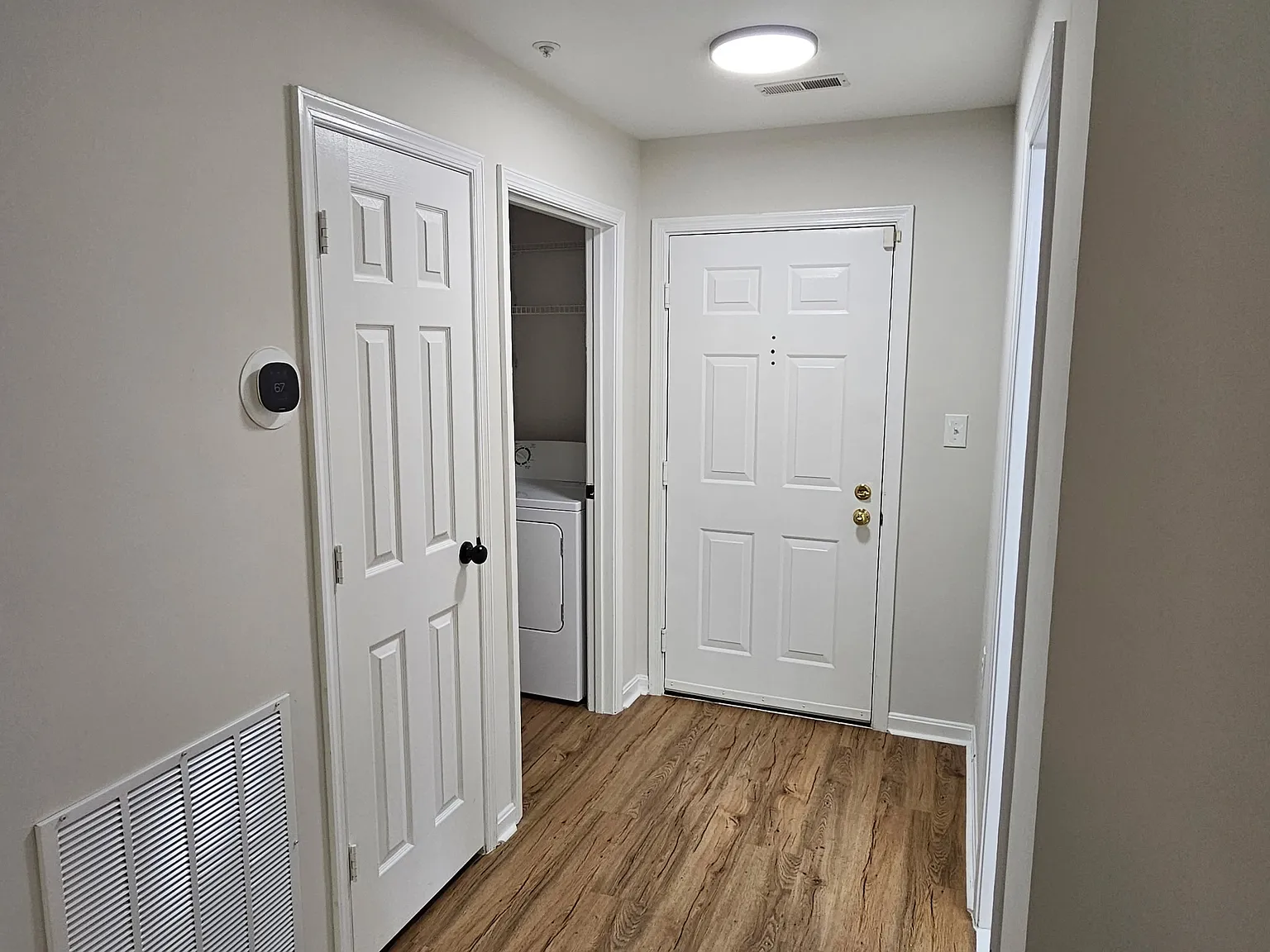 2 bed, 1150 sqft, $2,400 — Photo 2