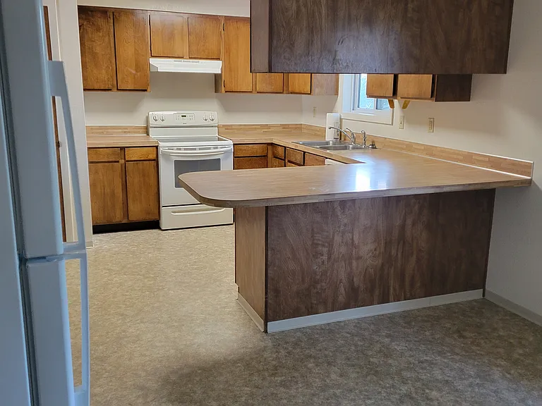 2425 Wildflower Dr — Photo 3