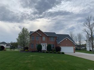 7272 Edgewater Cir, North Tonawanda, NY 14120