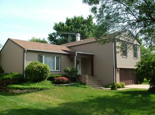 2116 Parkville Rd, Schaumburg, IL 60194